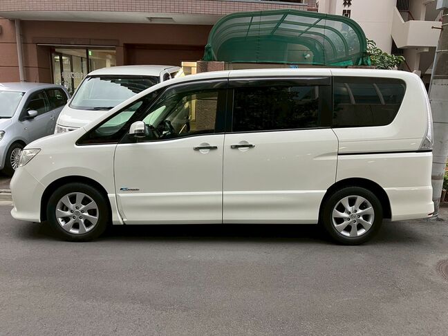 左側が電動スライドドアになりますので、お子様のいるご家族にはおすすめです。